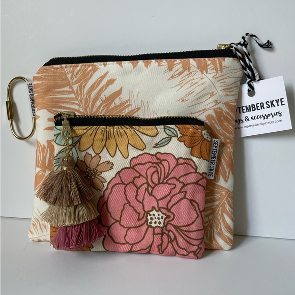Rifle Co. Retro Flower Clutch with Bangle Wristlet & Wallet Set - Picture 3 of 16